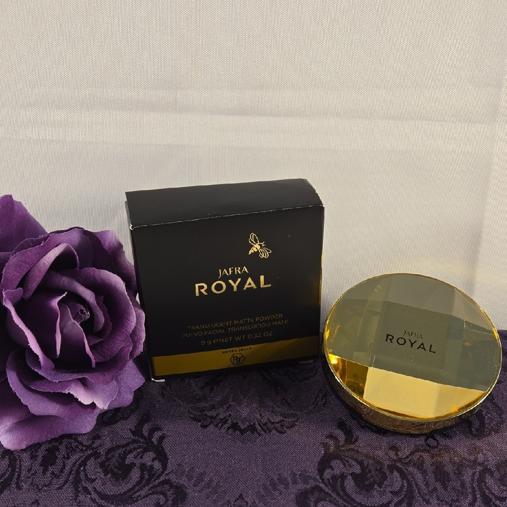 JAFRA Royal Translucent Matte Powder NWT – Shine Control & Blurring
